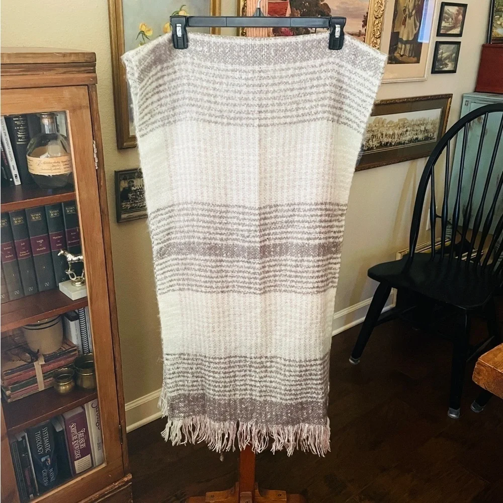 NWT Dressbarn plaid blanket wrap scarf acrylic fringe 72x20 white gray lavender
